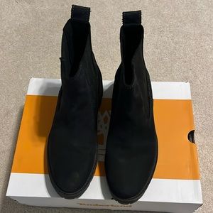 Timberland courmayeur valley chelsea black nubuck boots.